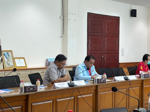 ประชุมคณะกรรมการร่างแผน